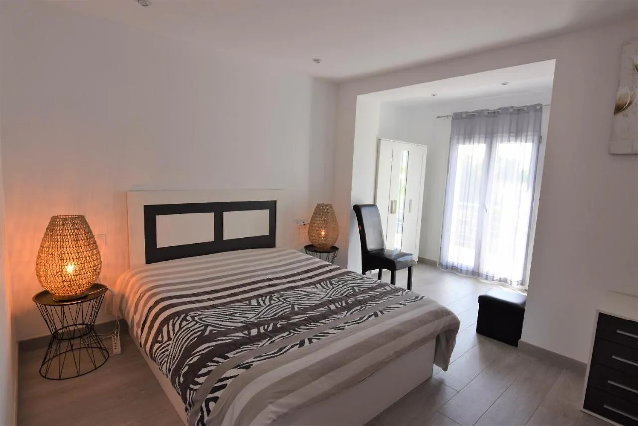 392- Casa Al Canal Con Amarre Y Jacuzzi إمبوريابرافا 0*,  إسبانيا