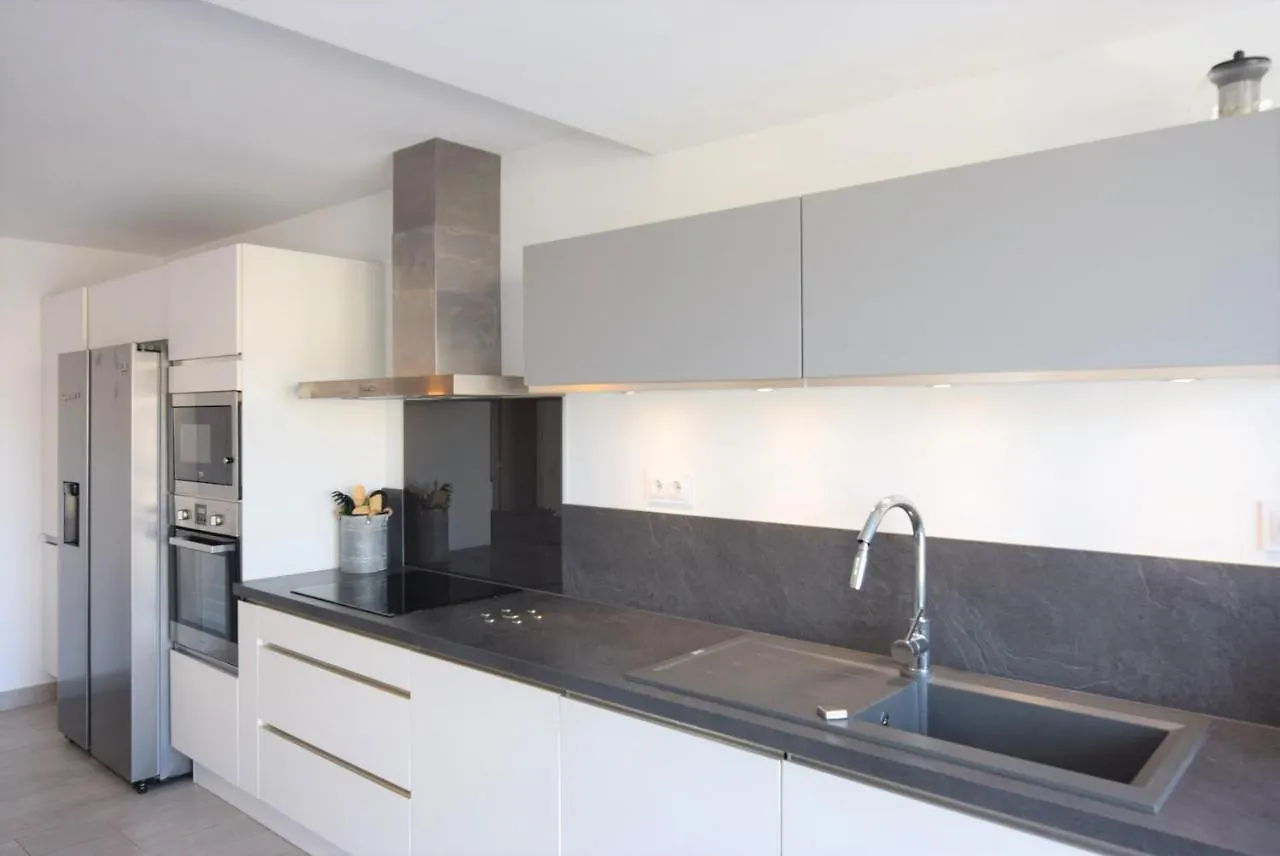 فيلة 392- Casa Al Canal Con Amarre Y Jacuzzi إمبوريابرافا