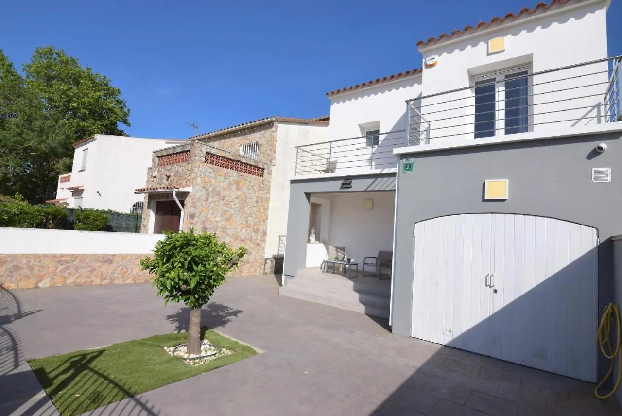 392- Casa Al Canal Con Amarre Y Jacuzzi إمبوريابرافا 0*,
