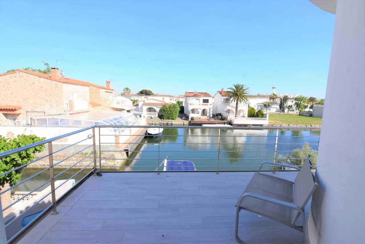 392- Casa Al Canal Con Amarre Y Jacuzzi إمبوريابرافا