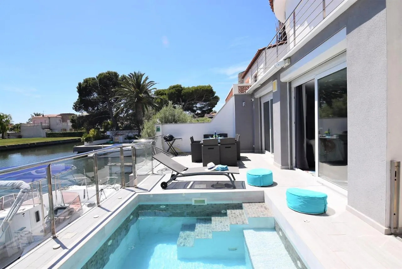 392- Casa Al Canal Con Amarre Y Jacuzzi إمبوريابرافا إسبانيا
