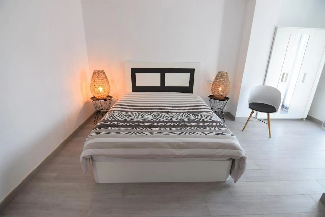 392- Casa Al Canal Con Amarre Y Jacuzzi 엠푸리아브라바