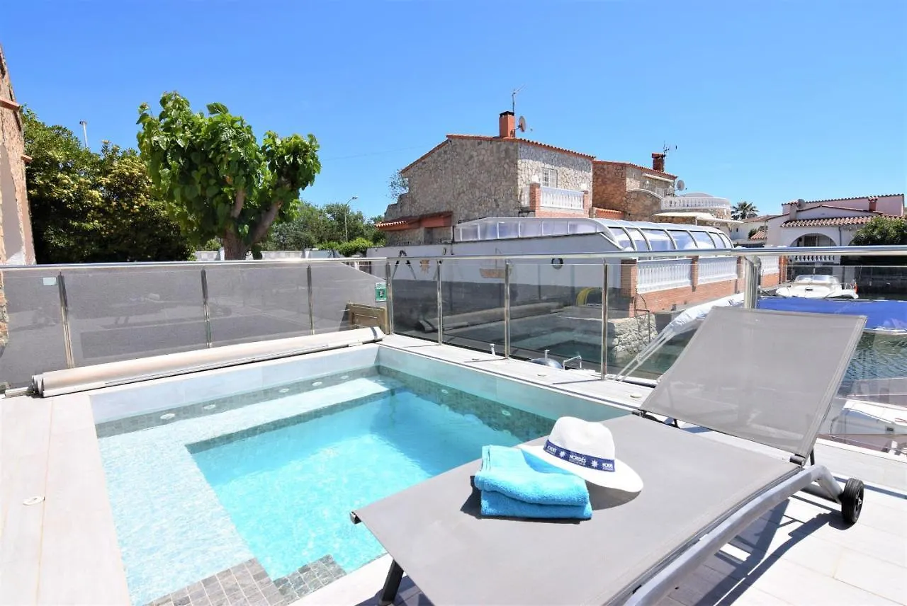 392- Casa Al Canal Con Amarre Y Jacuzzi 엠푸리아브라바 스페인
